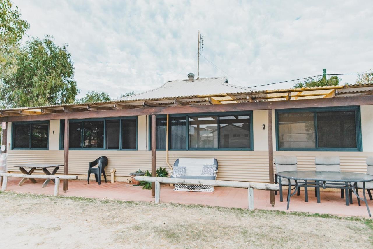 Dongara Hotel Motel Exteriör bild